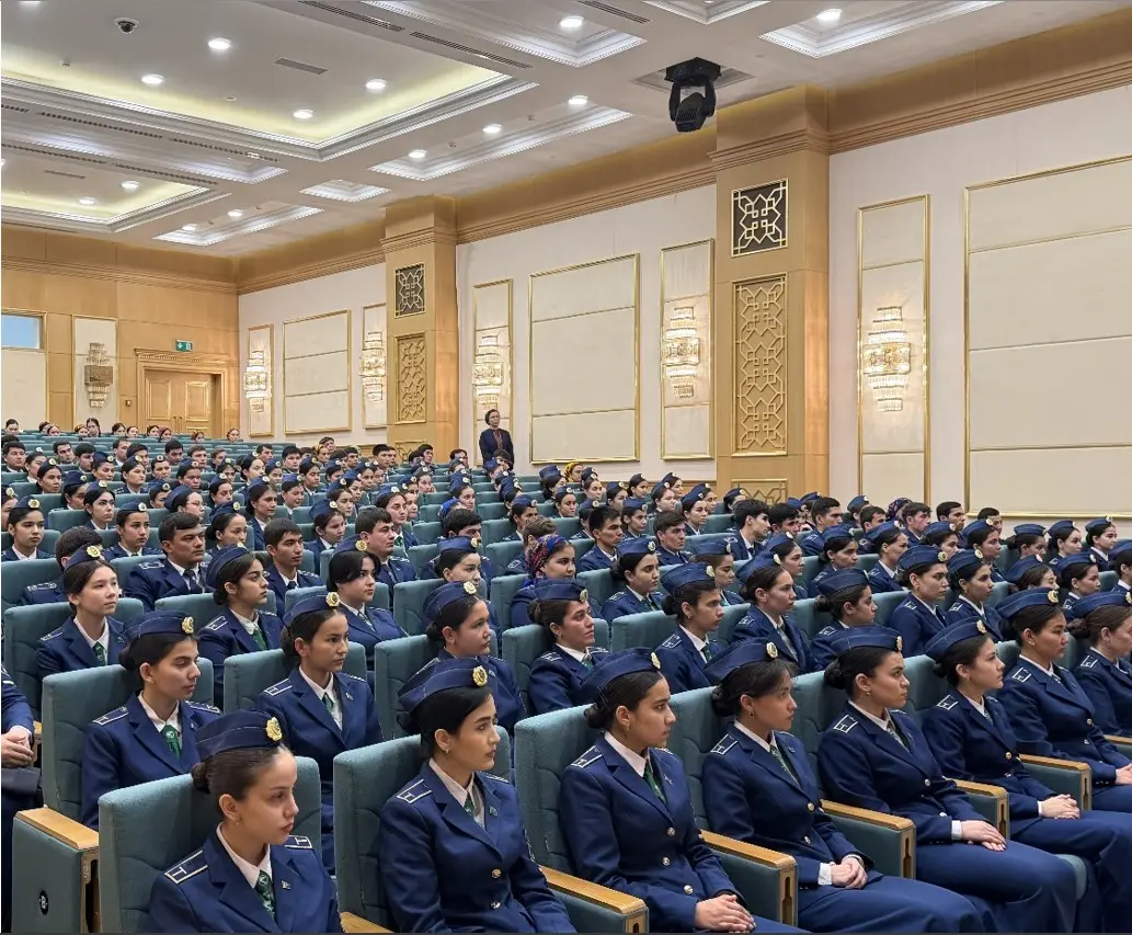 Image for «Türkmenhowaýollary» döwlet gullygynyň Howa ulaglarynyň işgärlerini taýýarlaýan mekdebinde 17.03.2026ý. senede Berkarar döwletiň täze eýýamynyň Galkynyşy döwründe Garaşsyz, baky Bitarap Türkmenistan – bedew batly ar-myradyň mekany ýylynda Aşgabat, Arkadag