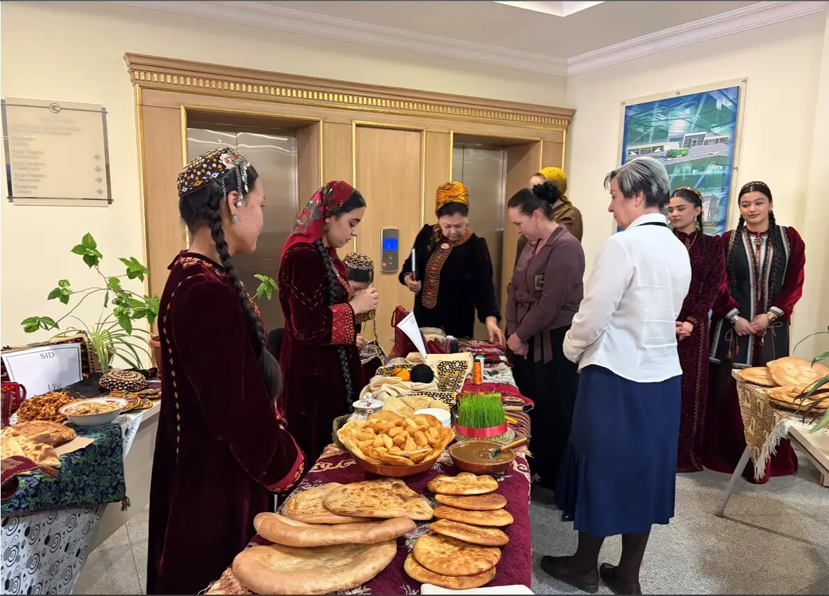 Image for Täze taryhy döwürde halkymyzyň ynsanperwer, ruhy-ahlak gymmatlyklary ýurdumyzyň Gahryman Arkadagymyz tarapyndan başy başlanyp, hormatly Prezidentimiz Serdar Berdimuhamedowyň baştutanlygynda yzygiderli durmuşa geçirilýän oňyn içeri we daşary syýasatynyň es